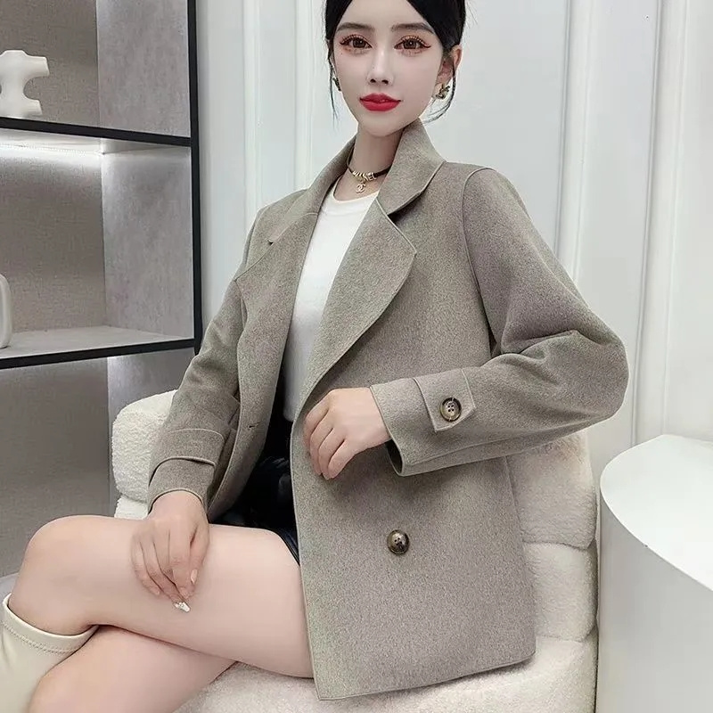 Jesienno-zimowy czarny płaszcz – Wool Coat Peacoat recenzja i cena